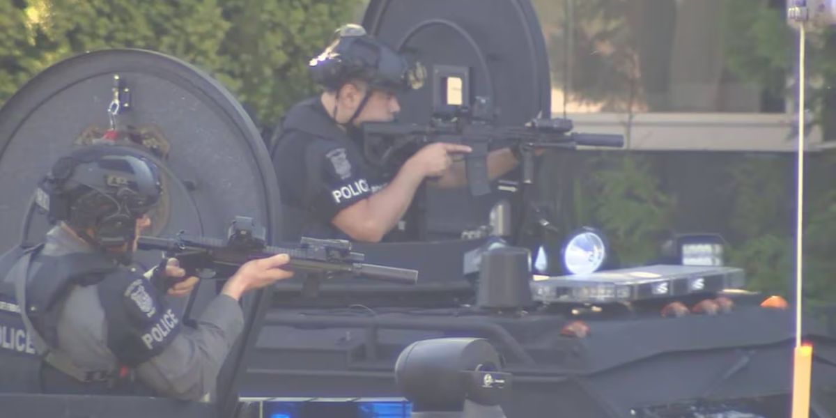 Dangerous Gunfire! South Seattle Sees Police and SWAT Response to Domestic Violence Standoff