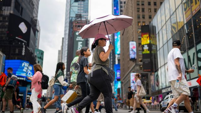 Heat Wave Impact Low-Income New Yorkers Battle Power Issues in NYC