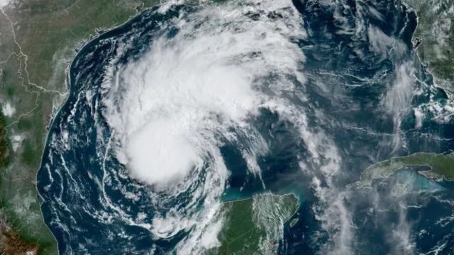 Highlight! 'Texas' Largest Ports Close as Hurricane Beryl Approaches