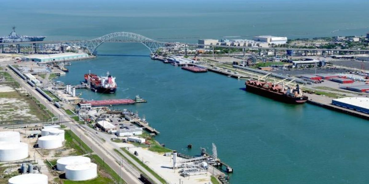 Highlight! 'Texas' Largest Ports Close as Hurricane Beryl Approaches