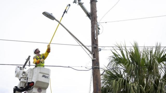 Texas Governor Abbott Criticized for Trump Tweets Amid 'HOUSTON POWER' Crisis Residents’ Frustration Grows (1)