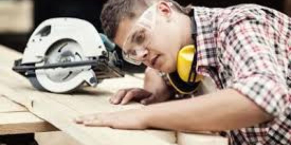 Texas Struggles With Carpenter Wages, Ranking 4th Lowest in the U.S.