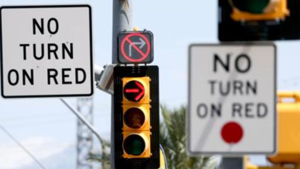 Hawaii Restricts Right Turns on Red in Tourist-Dense Areas