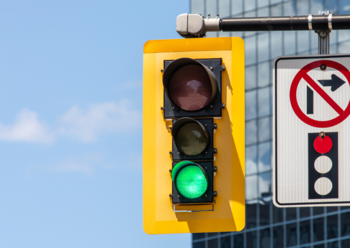 Hawaii Restricts Right Turns on Red in Tourist-Dense Areas
