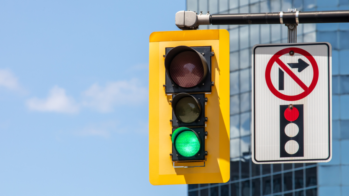 Hawaii Restricts Right Turns on Red in Tourist-Dense Areas